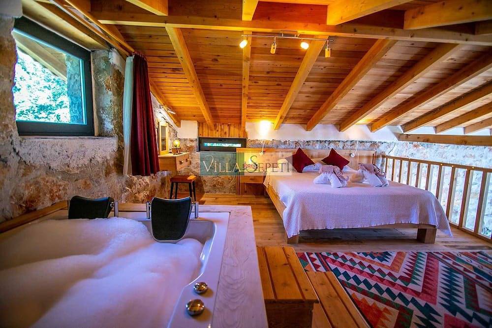 Beautiful stone & wood villa private pool&jacuzi in Kaş, Saklıkent