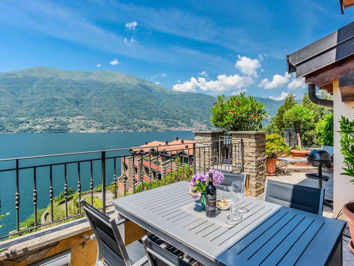 Appartamento per 6 persone, con terrazza e giardino nonché vista lago a Dervio