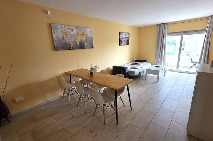 Appartement entier, Spacious Lightflooded 2Br Apt | Near Center in Larnaca, District de Larnaca