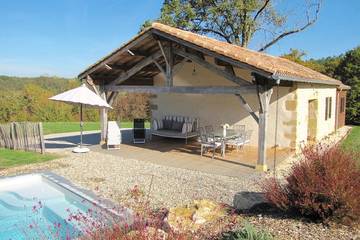 Gîte pour 6 personnes, avec jardin et terrasse à Capdrot