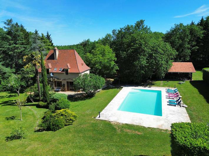 Gîte pour 8 personnes, avec terrasse et piscine à Saint-Chamassy