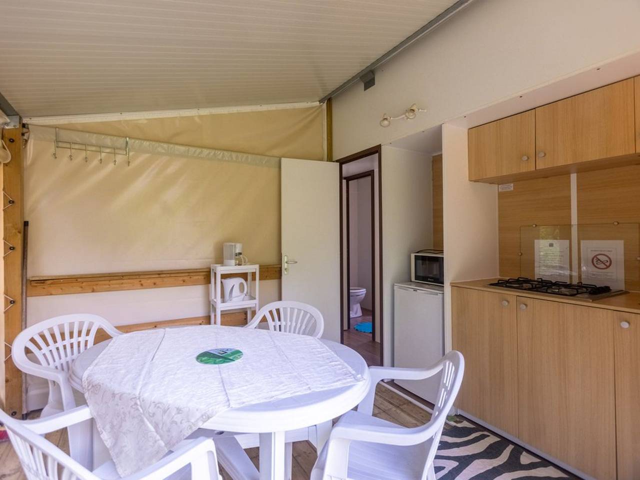 Zelt aus Stoff & Holz - 2 Schlafzimmer, Terrasse in Fenouillet, Regionaler Naturpark Corbières-Fenouillèdes