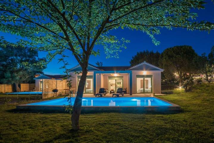 Bungalow für 6 Personen, mit Terrasse und Garten sowie Pool und Ausblick auf Zakynthos