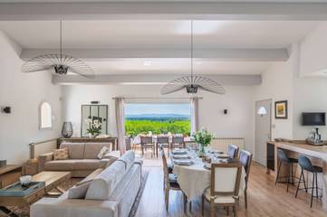 Maison De Vacances pour 8 Personnes dans Noves, Région d'Arles, Photo 2