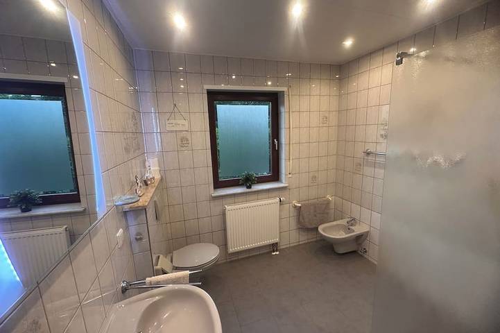 Ganze Wohnung, Ferienwohnung Elly 3 km vom Diemelradweg in Hessisches Bergland