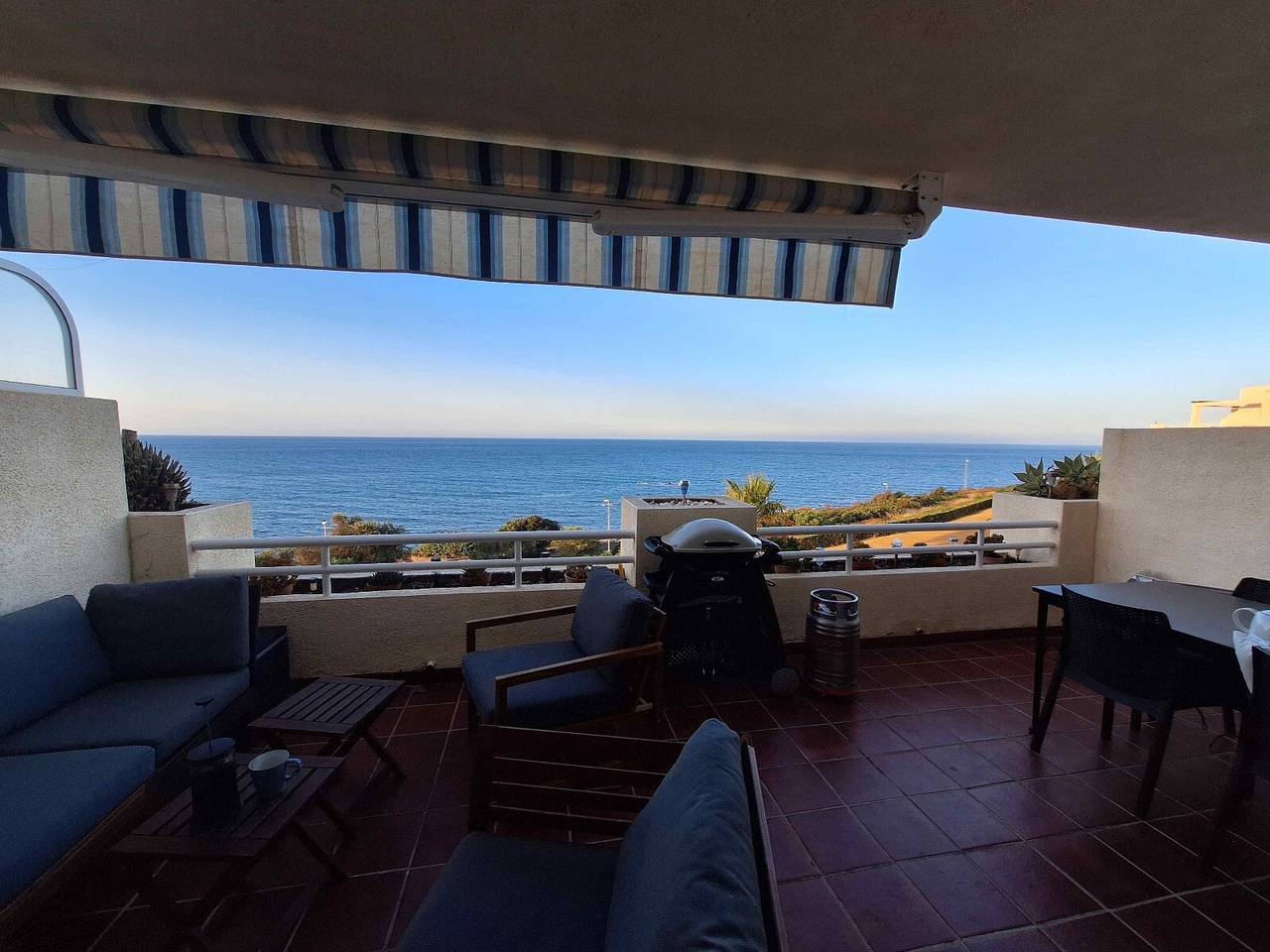 Entire apartment, Apartment 'Mijas' with Sea View, Wi-Fi and Air Conditioning in Urbanizacion Balcones del Chaparral, Mijas