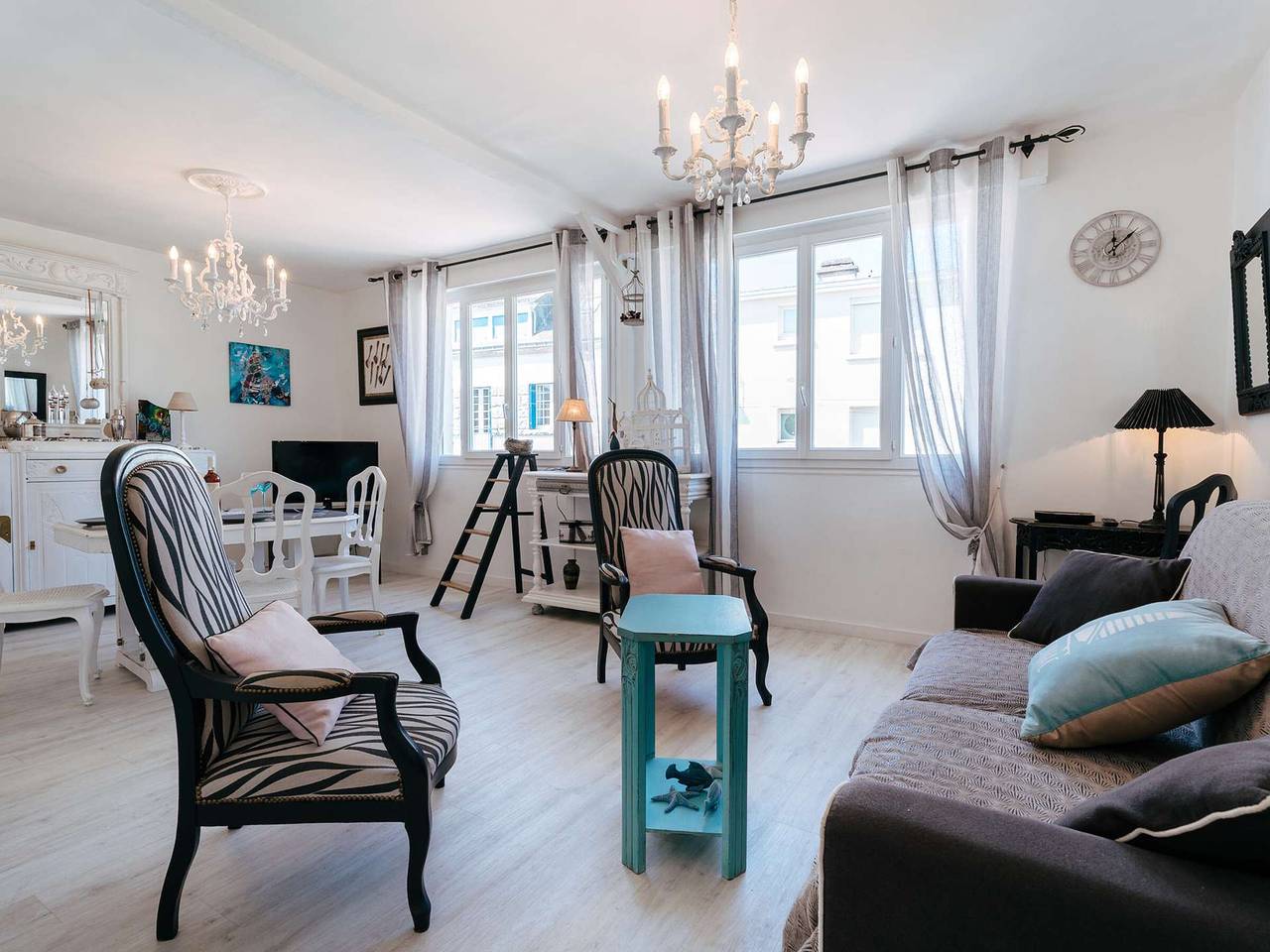 Entire apartment, Carnac Plage: Superbe T2 rénové 60m², à 50m de la Grande Plage, Wifi, pour 4 personnes in Carnac Plage, Carnac