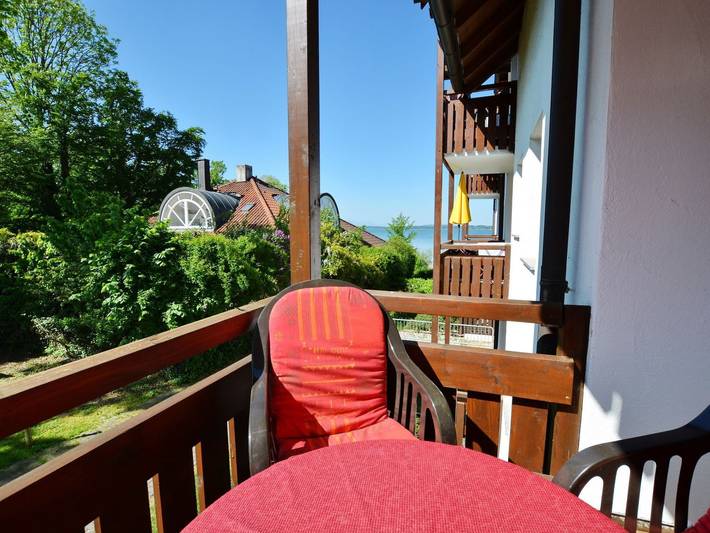 Ferienwohnung für 3 Personen, mit Sauna und Seeblick sowie Balkon, kinderfreundlich in Chieming
