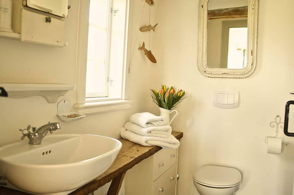 Mit Kaminofen, kostenfreiem Brennholz, Wlan, Sauna, Garten, wenige Min Strand. in Behrensdorf, Hohwachter Bucht