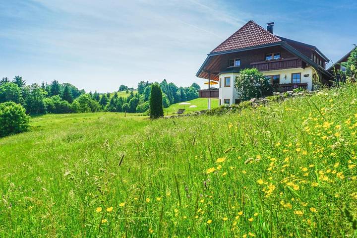 Ferienwohnung für 2 Personen, mit Balkon und Terrasse sowie Garten und Ausblick