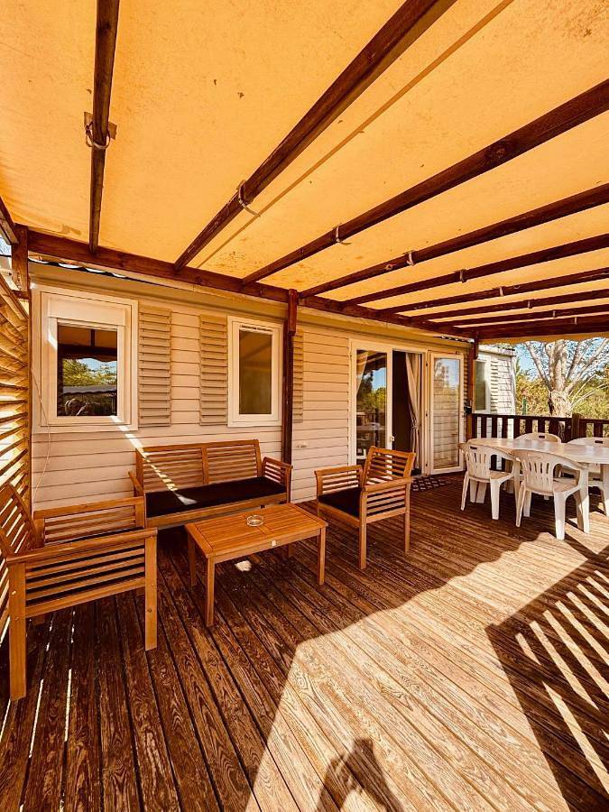 Camping pour 6 personnes, avec jacuzzi et jardin