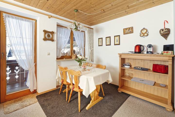 Appartement de vacances entier, Alpen-Chalet-Sol-Alpium - Appartement de vacances Single Alpenkammerl avec place assise extérieure (vue sur le jardin) in Reit im Winkl, Alpes bavaroises
