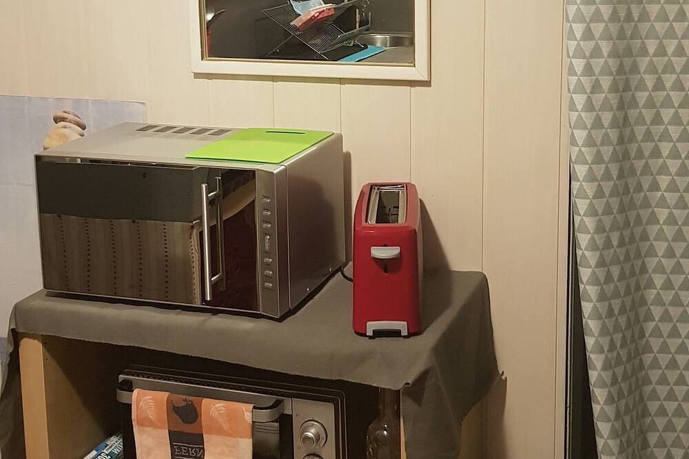 Studio Avec Jolie Chambre, Kitchenette, Terrasses in Montussan, Région de Bordeaux