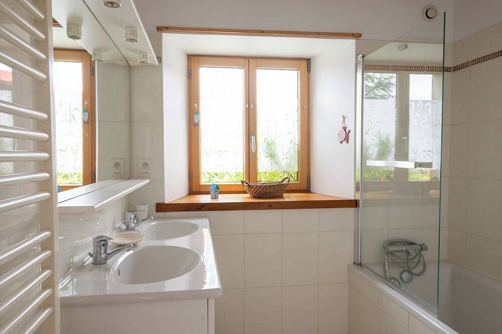 Ty Kerzont:Gîte de charme, oasis de nature et de calme, proche de Perros-Guirec, in Coatréven, Région de Lannion