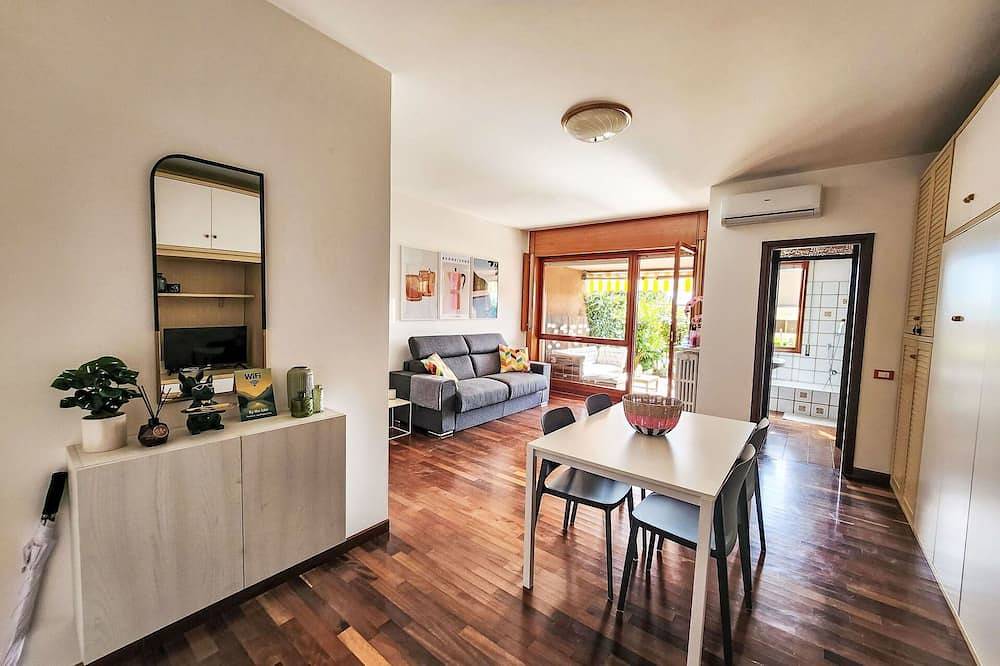 Ganze Wohnung, Gemütliche Wohnung für 3 Gäste mit W-Lan, Klimaanlage, Tv, Innenhof und Haustiere erlaubt in Lesa, Lago Maggiore (Piemont)