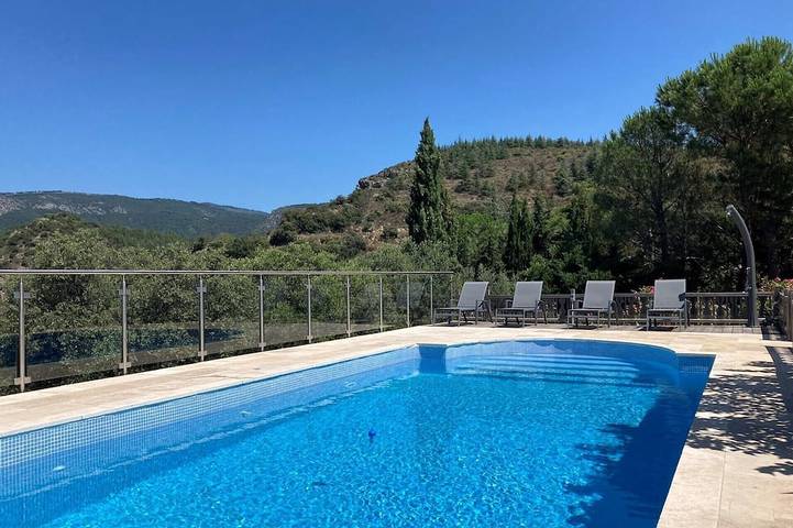 Location de vacances pour 6 personnes, avec jardin à Félines-Minervois