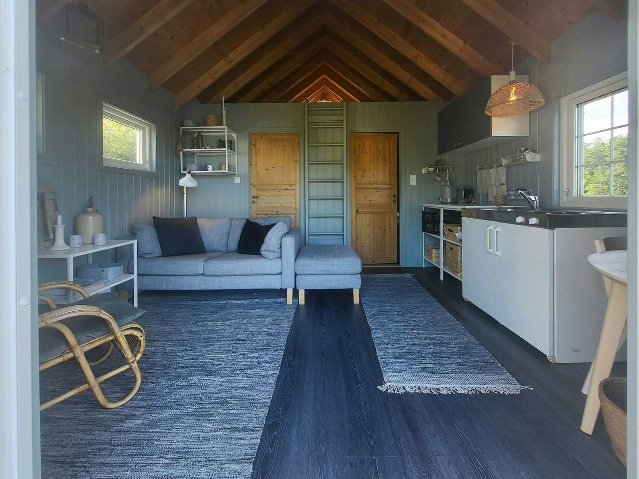 Hytte med midnatssol ved Kvåsefjorden in Kristiansand