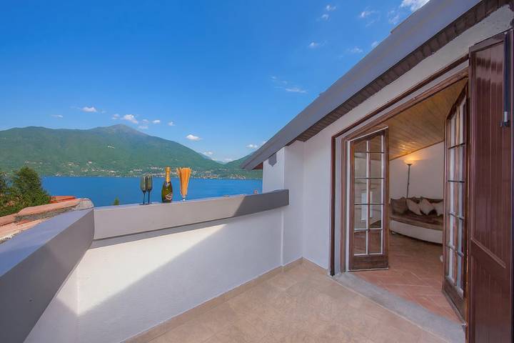 Ferienhaus für 7 Personen, mit Terrasse und Seeblick in Comune di San Siro - 4