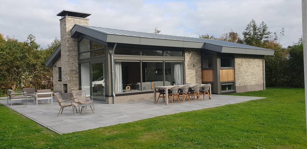 Vakantiehuis voor 8 personen, with Balkon/Terras and Terras as well as Tuin and Sauna in Ballum