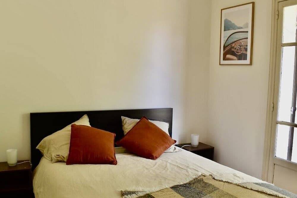Beautiful Provencal Villa on one Level - Walking to the Village - 12 People in Valbonne, Cannes region