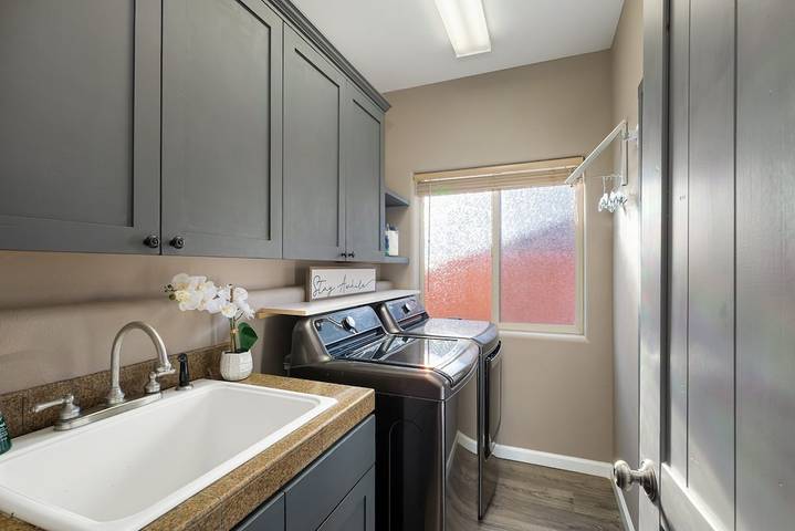 Vacation rental for 8 people, with sauna and balcony as well as hot tub, with pets in Yucca Valley