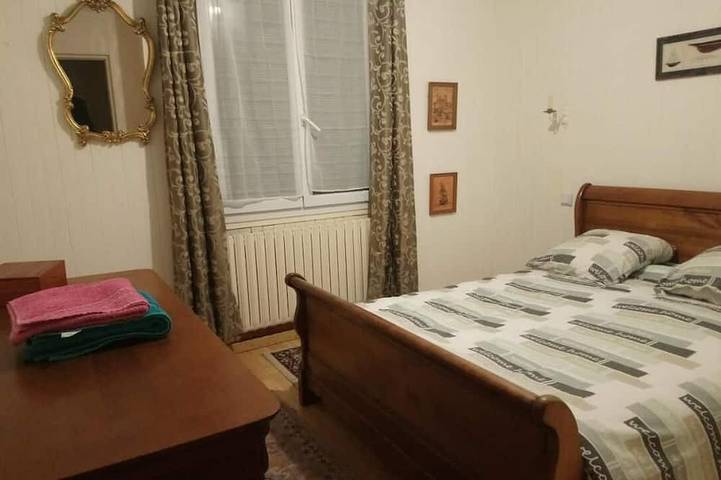 Quiet and simple room, kitchen available in Saint-Pol-de-Léon, Ceinture Dorée