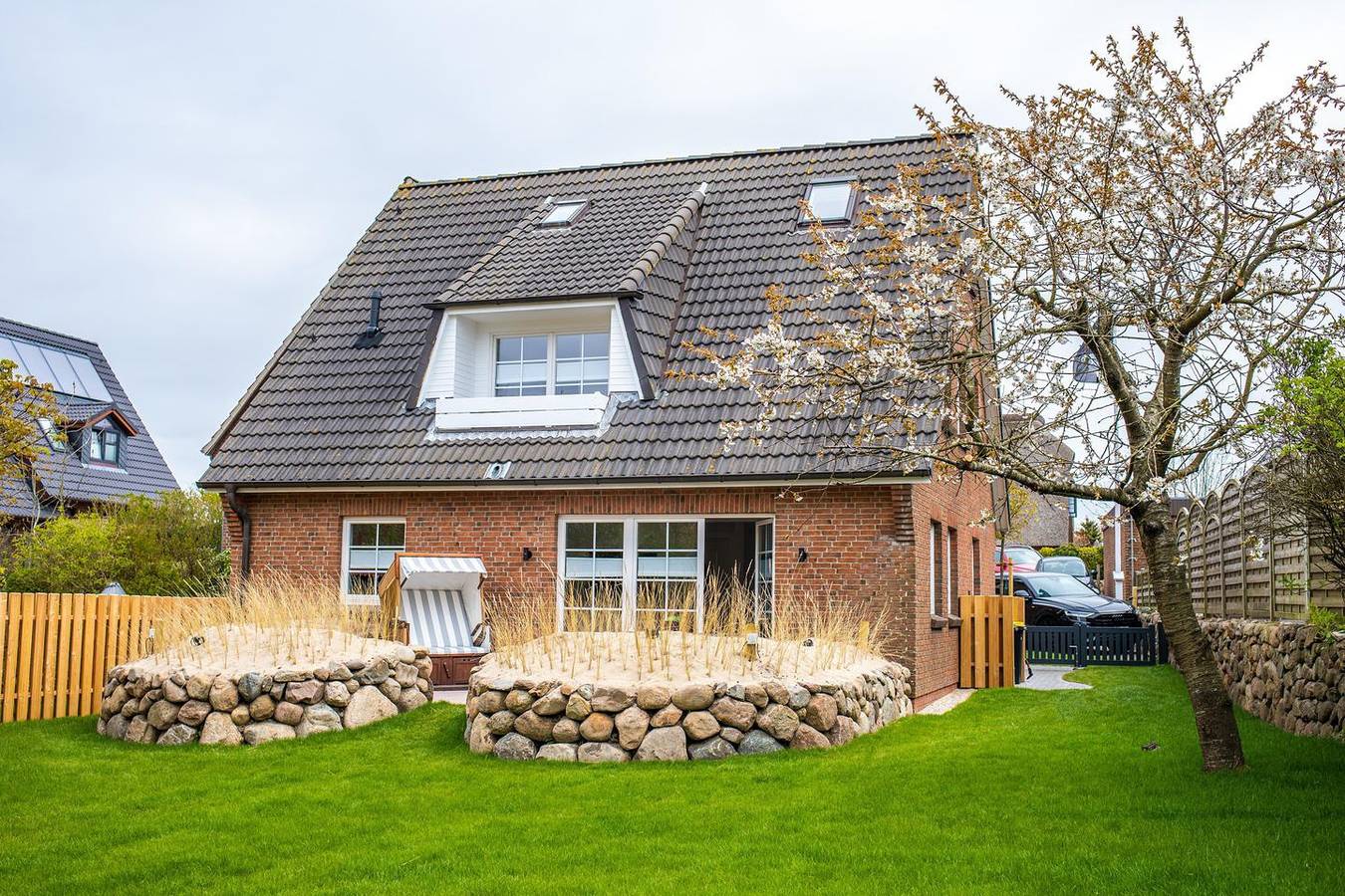 Zentrales Luxus Haus für 4 Pers. mit Sauna, Garten, 2 Pkw-Stellplätzen, Wlan. in Tinnum, Sylt (Gemeinde)