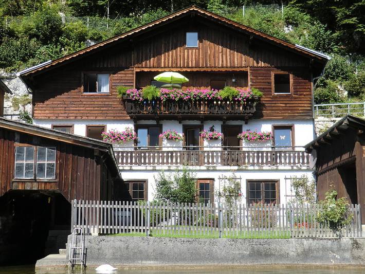 Ferienwohnung für 5 Personen, mit Balkon/Terrasse und Balkon sowie Garten und Seeblick in Hallstatt