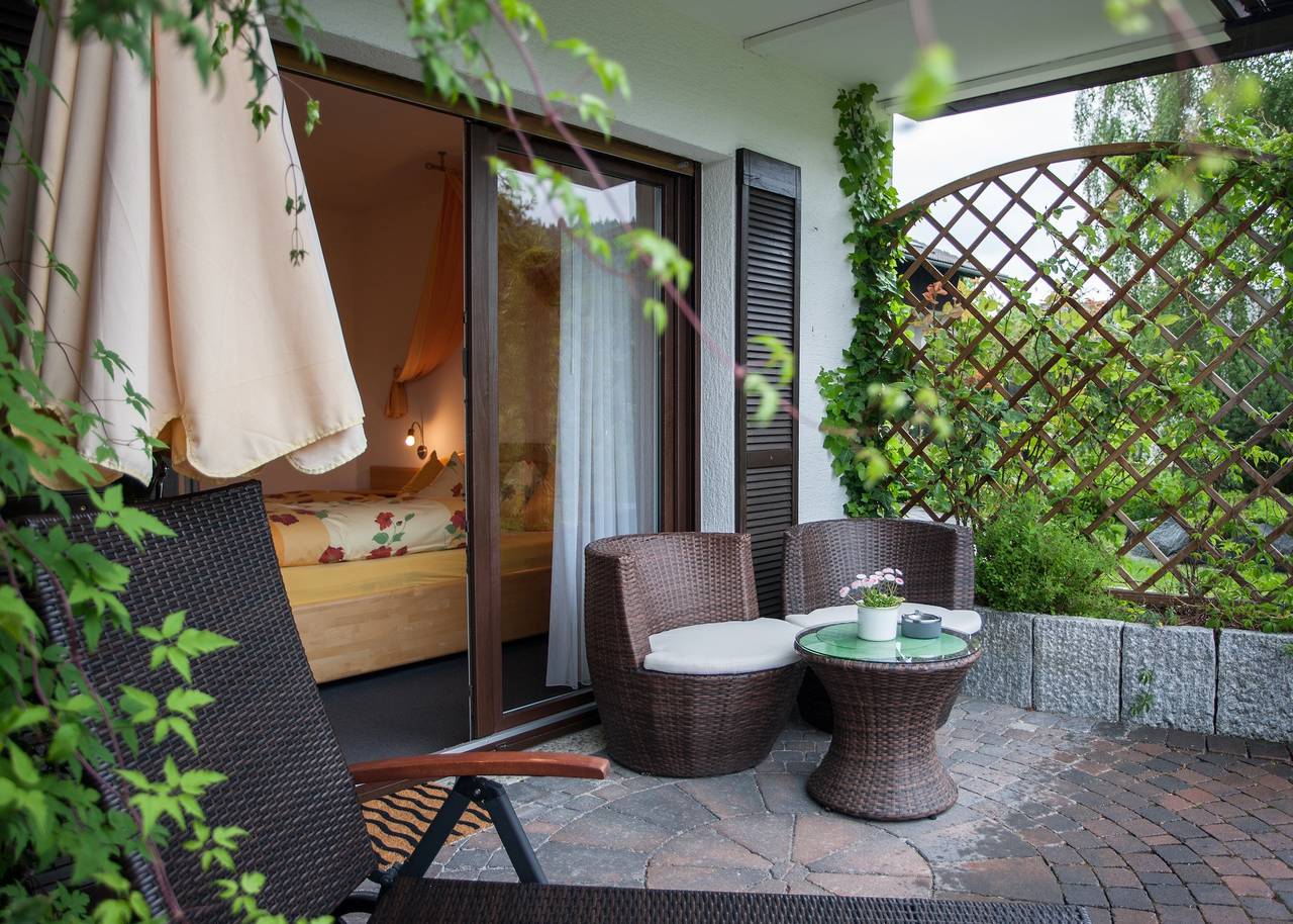 Landhaus Florian - Doppelzimmer Südseite mit Terrasse oder / Balkon in Züschen, Winterberg