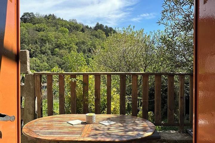 Maison de vacances pour 10 personnes, avec balcon dans Largentière