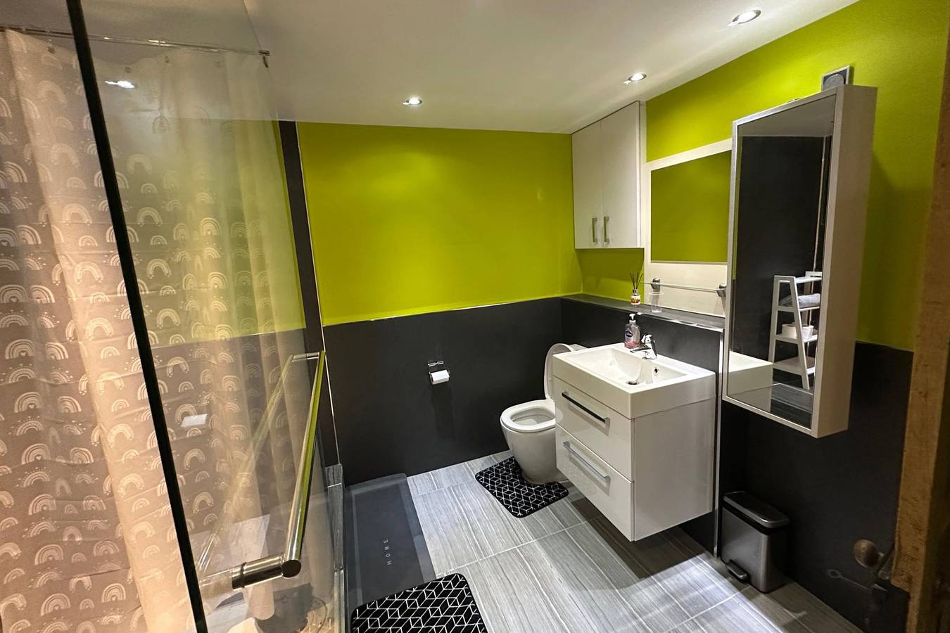 3 Bed Cottage Sleeps 2 with Parking, Garden & Wifi in Aberdeen, Aberdeenshire