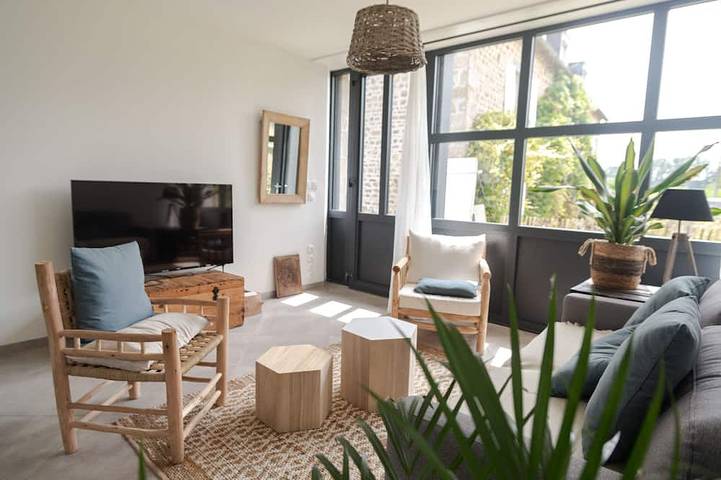Gîte pour 6 personnes, avec terrasse et jardin à Les Chambres