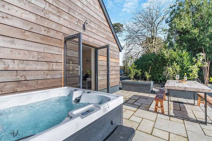 Hytte for 4 personer, med jacuzzi og have - 1