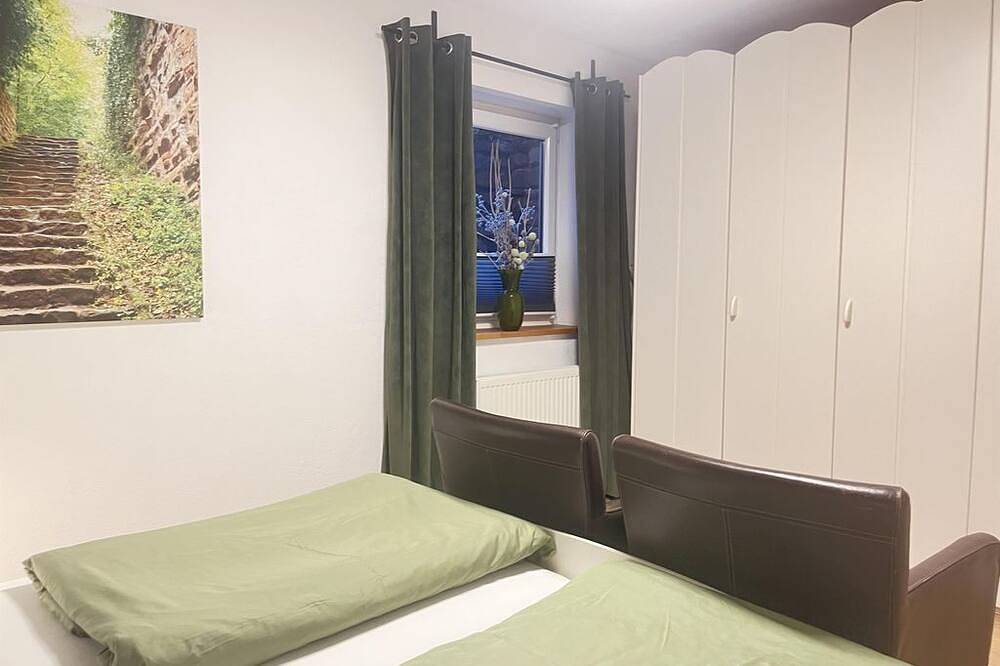 Ganze Wohnung, Ferienwohnung Haus Hahnfelsblick - Appartement/Fewo, Dusche, Wc, 1 Schlafraum in Erfweiler, Landkreis Südwestpfalz