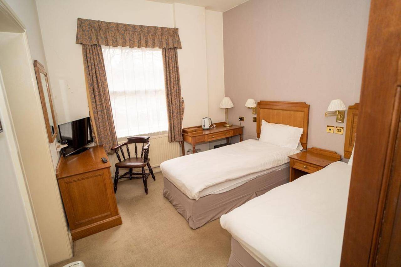 Twin Room with Private Bathroom in Harpenden, Hertfordshire