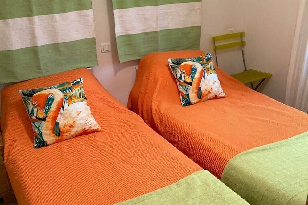 6 Person Villa With own Pool in Languedoc France in Lodève, Lodève und Umgebung