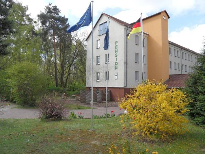 Hotel für 4 Personen, mit Terrasse und Garten in Dallgow - Döberitz