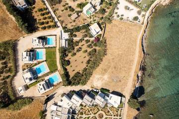 Location de vacances pour 2 personnes, avec piscine ainsi que vue et jardin dans Drios