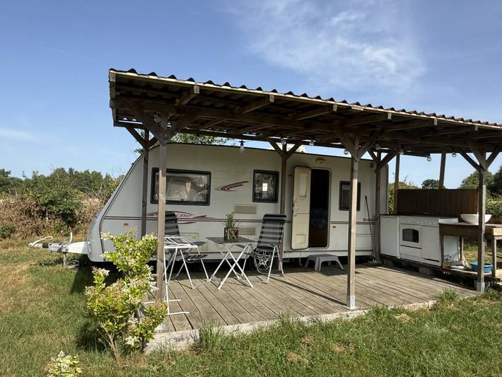 Camping pour 4 personnes, avec terrasse ainsi que vue sur le lac et piscine, animaux acceptés dans Haute-Vienne