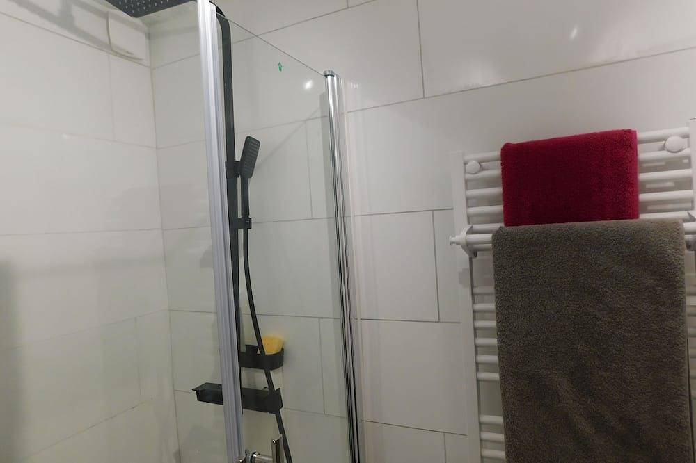 Ganze Wohnung, Short-term furnished studio rental (n° 3) in Le Trait, Rouen und Umgebung