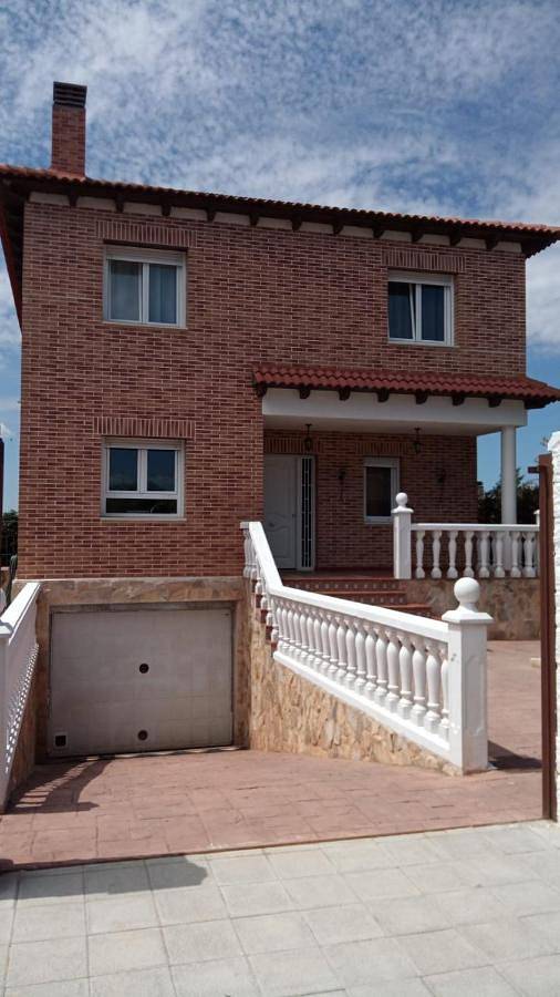 Casa rural para 6 personas, con Balcón y Terraza además de Jardín y Vistas en Camarma de Esteruelas - 4