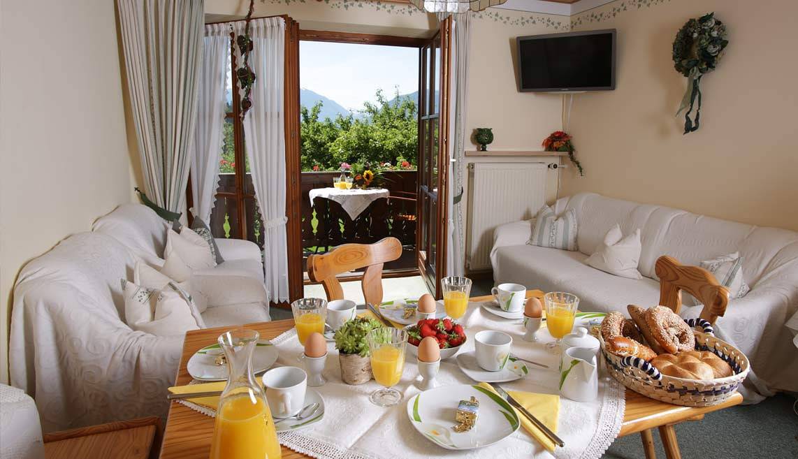 Ganze Ferienwohnung, Unterenglhängerhof - Ferienwohnung 2 Untersberg, 40m² Og, 1 Schlafraum, Balkon, Tv, 3 Pers. in Anger, Bayerische Alpen