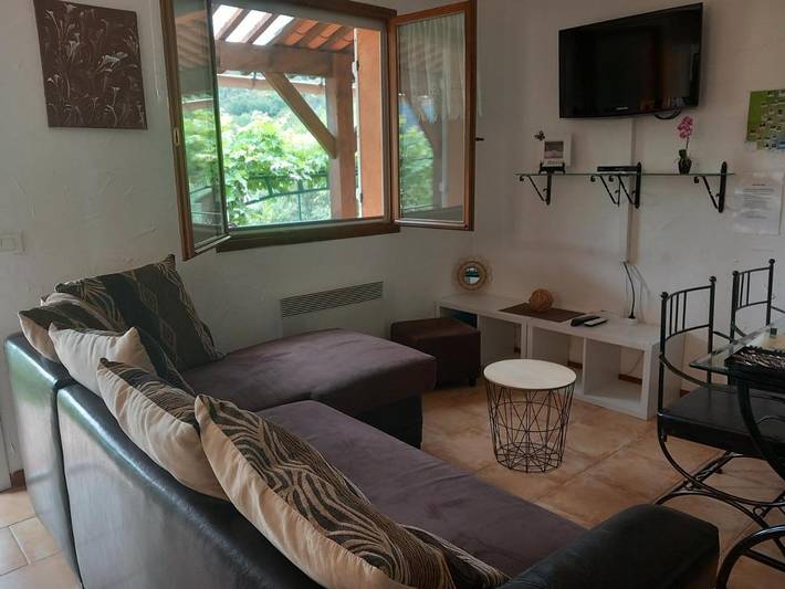 Location de vacances pour 5 personnes, avec Balcon et Terrasse ainsi que Jardin et Piscine à Saint-Blaise