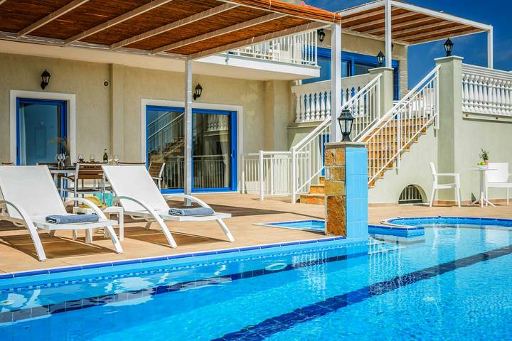 Villa pour 6 personnes, avec terrasse et piscine dans Skala - 4