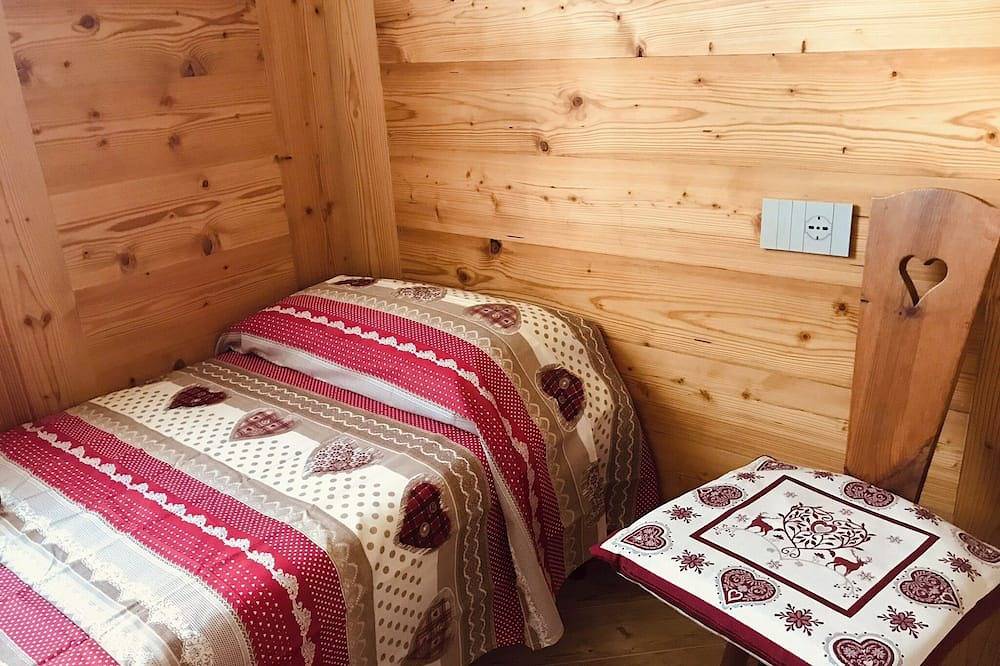 Hel lejlighed, Idyllic vacation apartment in the center, walking distance to ski lifts, great summer hike in Champoluc, Wallisian Alps