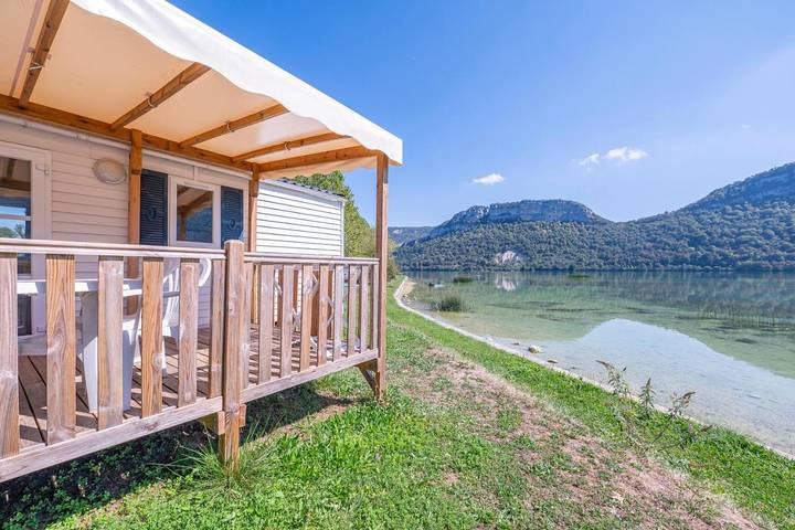 Location de vacances pour 4 personnes, avec vue sur le lac et vue ainsi que terrasse et piscine, animaux acceptés à Condes - 4