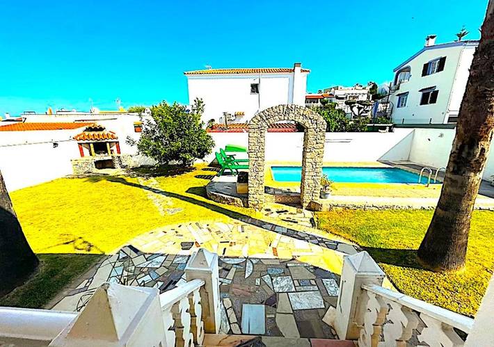 Chalet para 5 personas, con jardín además de vistas y piscina, Familias con niños en Provincia de Castellón - 3