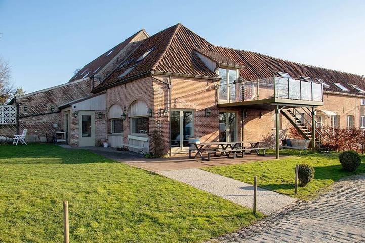 Location de vacances pour 21 personnes, avec Balcon à Leuze-en-Hainaut
