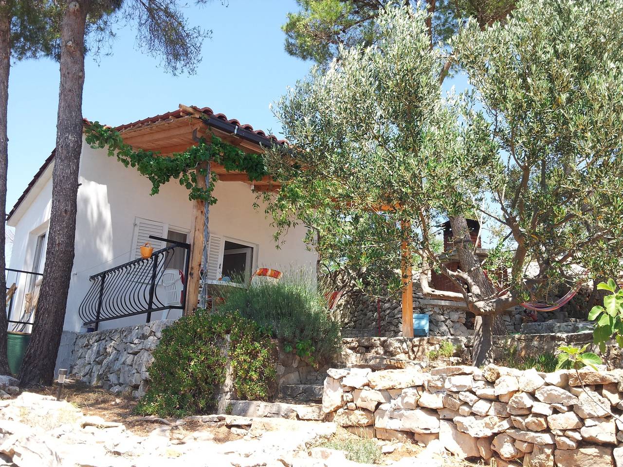 One bedroom house with terrace and sea view Milna, Brač K-12229 in Milna, Brac