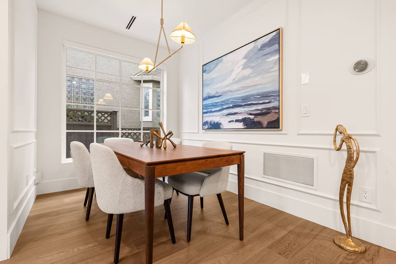 Elegant 4Br Home | Central Vancouver Stay in Vancouver, Columbia Britannica